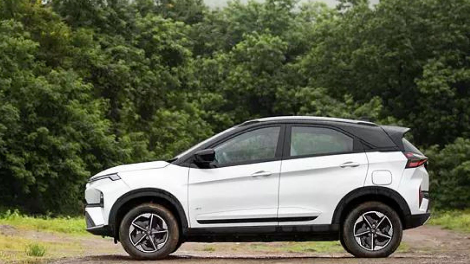 Tata-Nexon-Facelift-Right-side-view