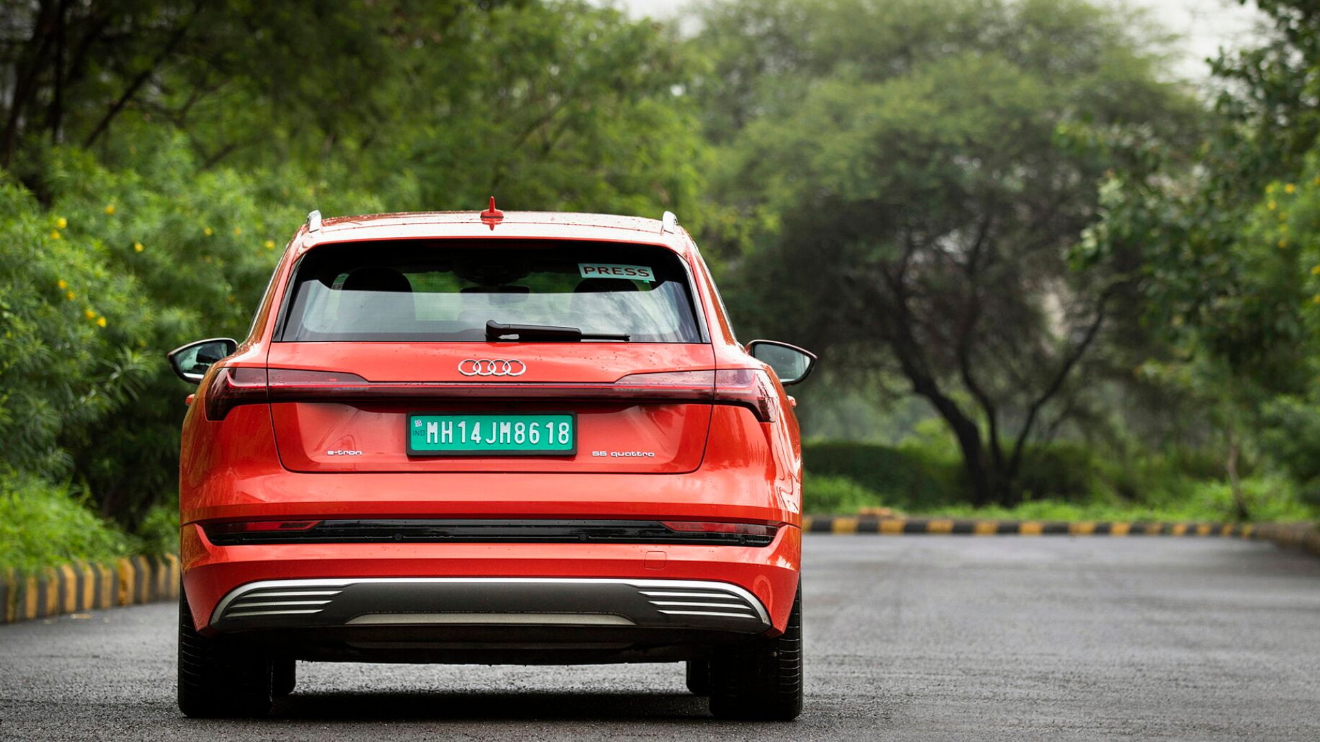 Audi-e-tron-left-Rear-view