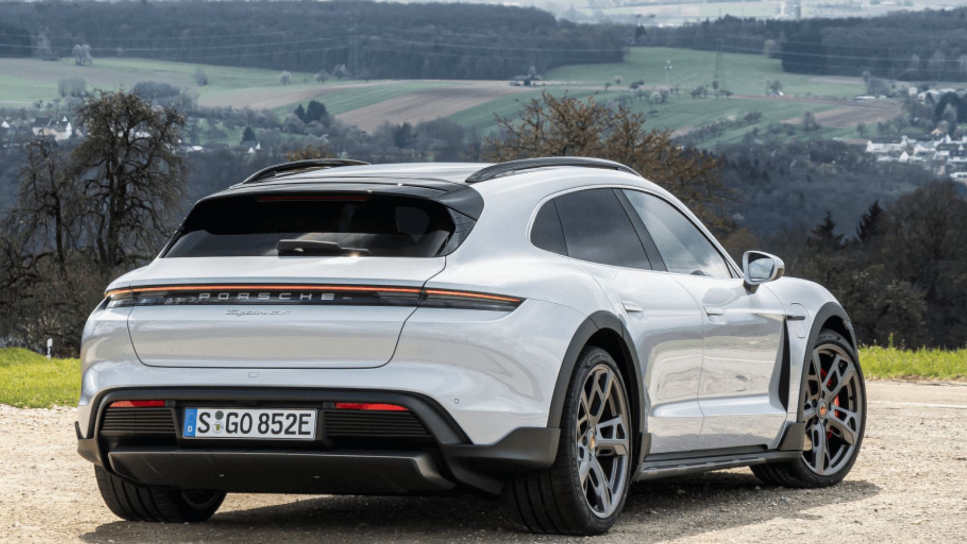 Porsche-taycan-cross-turismo-Rear-view