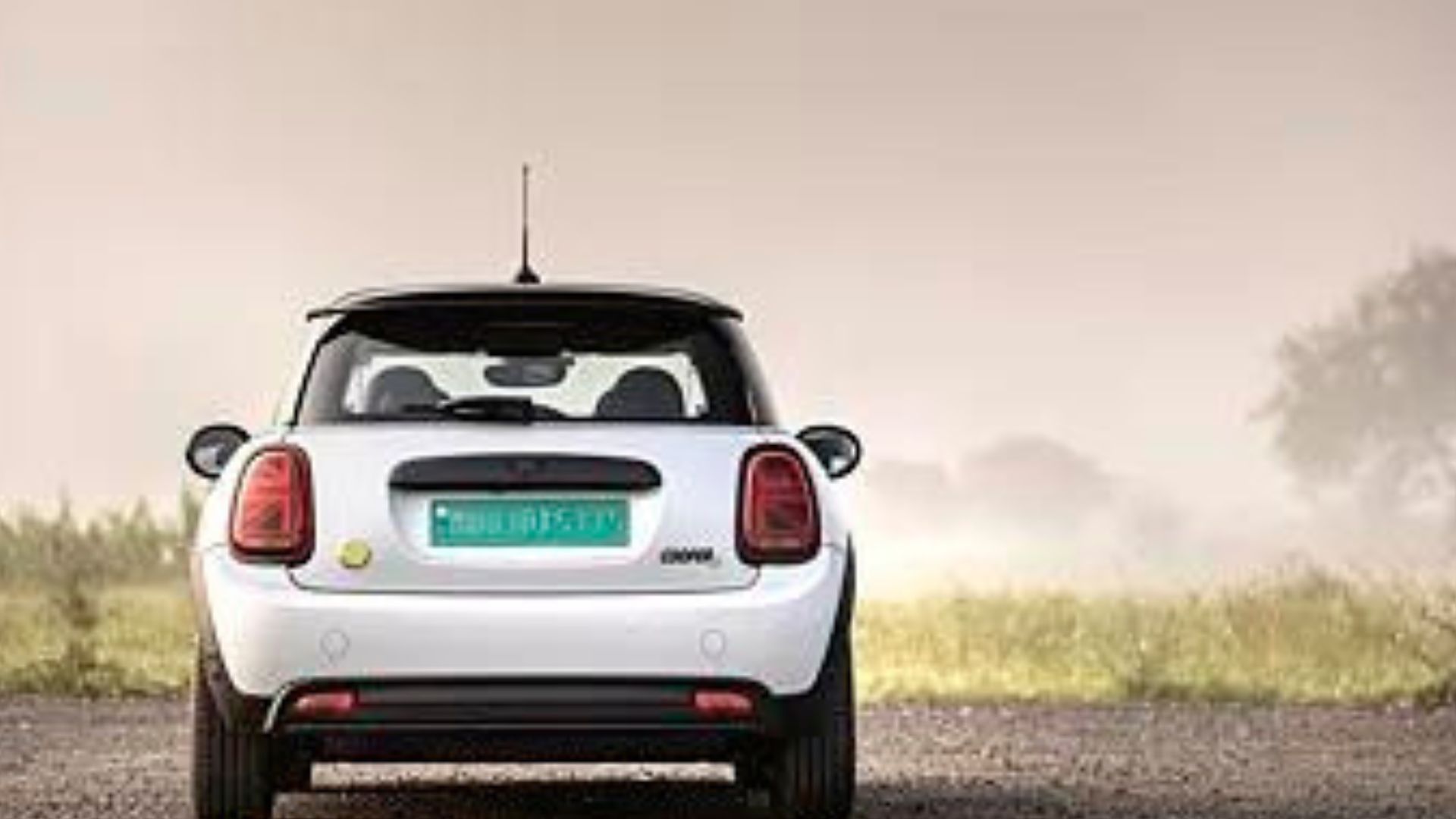 mini-cooper-se-Rear-view